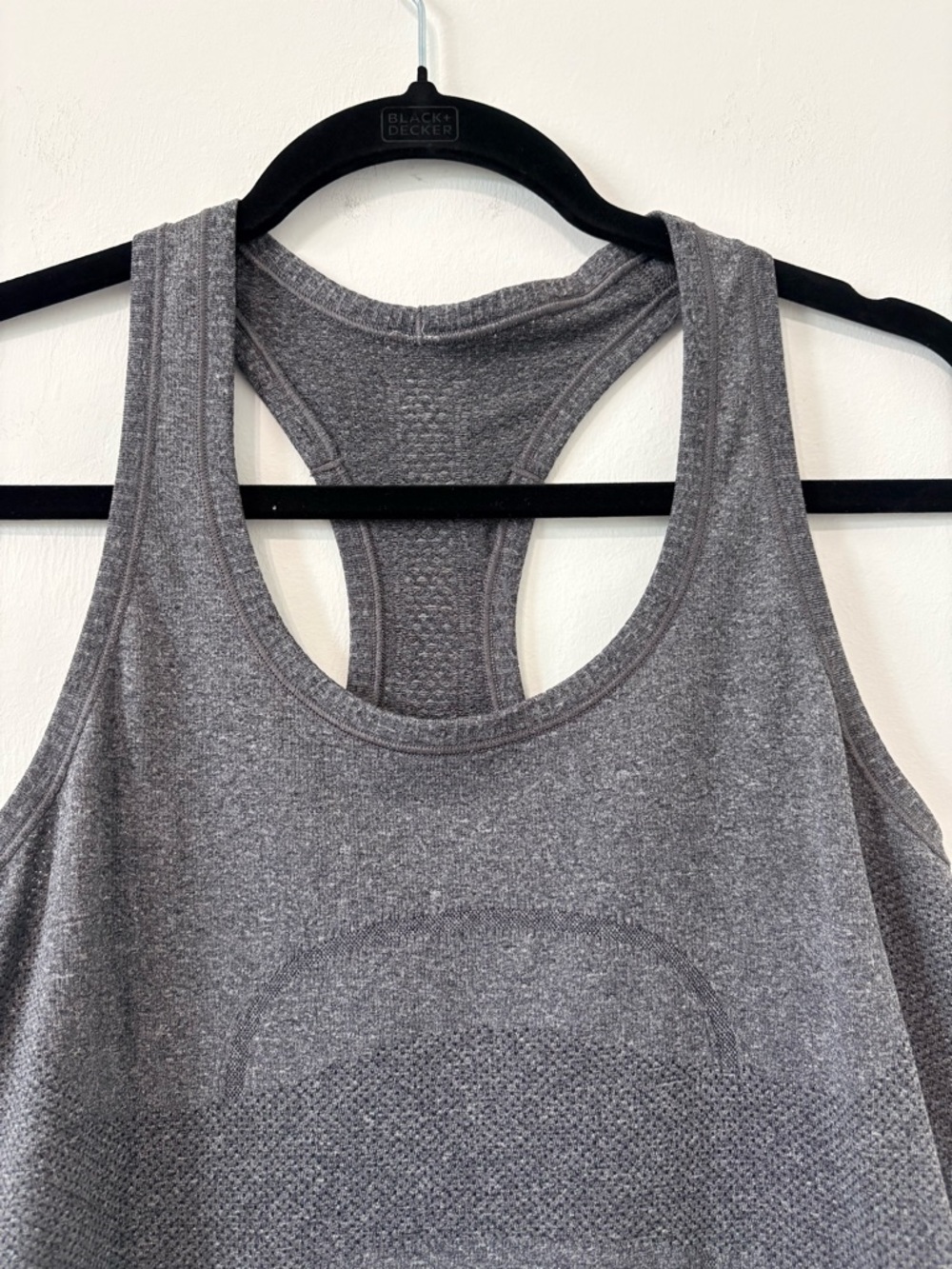 Lululemon Swiftly Racerback Tank PWC Logo Sz 6 Heathered Gray EUC - Picture 3 of 7